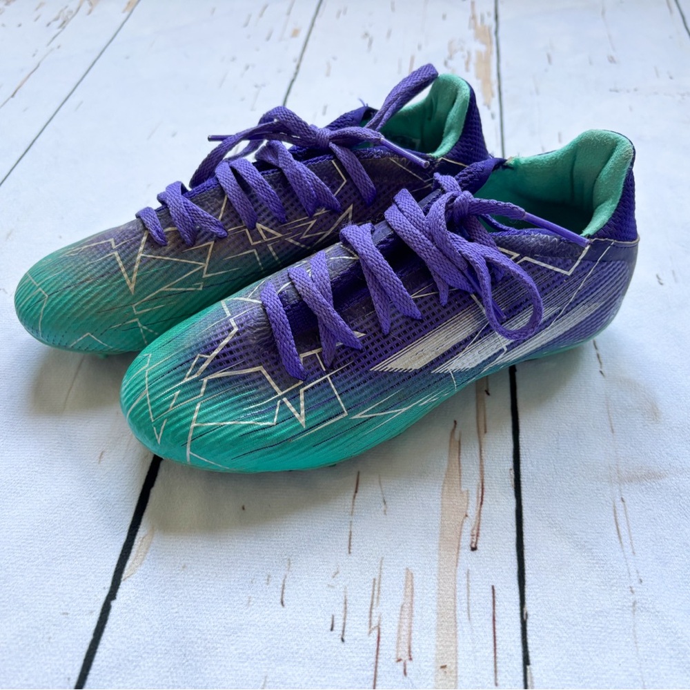 Kid’s Adidas Speedflow soccer cleats
